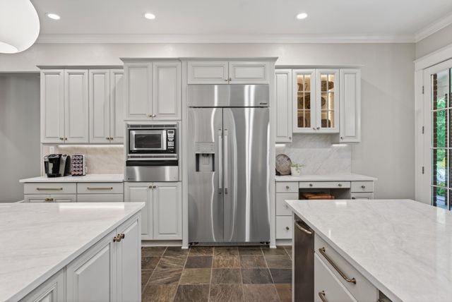 9290 HOLLOW CREEK CV, Germantown, TN 38138