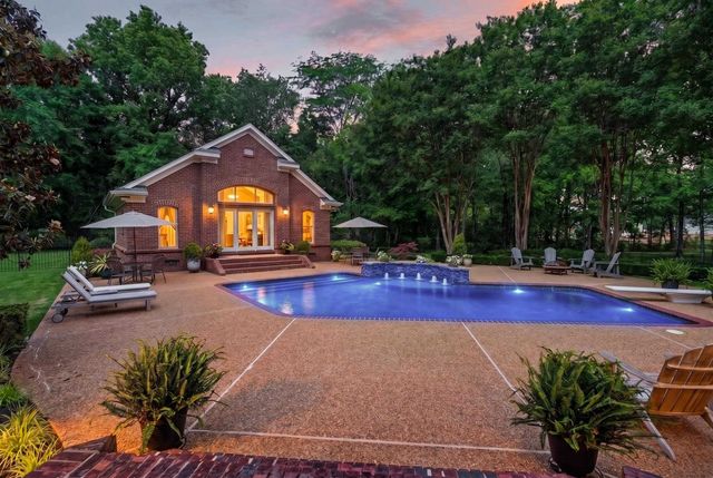 9290 HOLLOW CREEK CV, Germantown, TN 38138