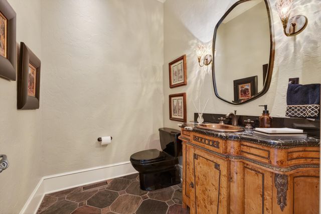 9290 HOLLOW CREEK CV, Germantown, TN 38138