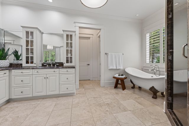 9290 HOLLOW CREEK CV, Germantown, TN 38138