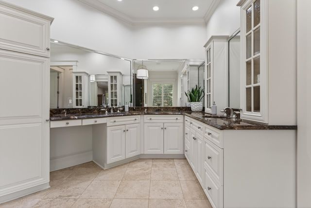 9290 HOLLOW CREEK CV, Germantown, TN 38138