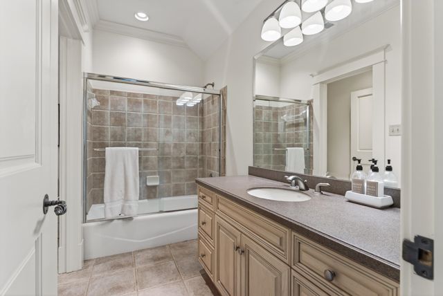 9290 HOLLOW CREEK CV, Germantown, TN 38138