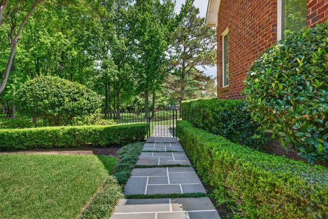 9290 HOLLOW CREEK CV, Germantown, TN 38138