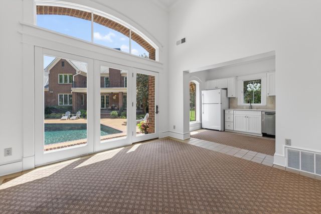9290 HOLLOW CREEK CV, Germantown, TN 38138