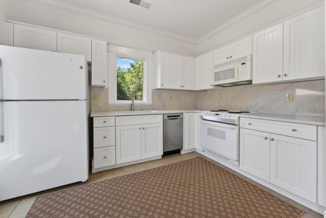 9290 HOLLOW CREEK CV, Germantown, TN 38138