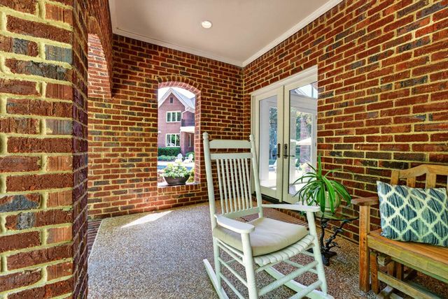 9290 HOLLOW CREEK CV, Germantown, TN 38138
