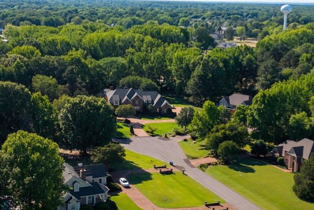 9290 HOLLOW CREEK CV, Germantown, TN 38138