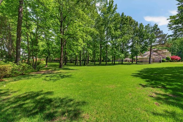 9290 HOLLOW CREEK CV, Germantown, TN 38138