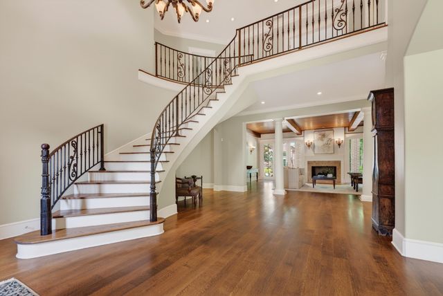 9290 HOLLOW CREEK CV, Germantown, TN 38138