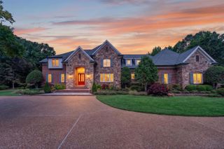 9290 HOLLOW CREEK CV, Germantown, TN 38138