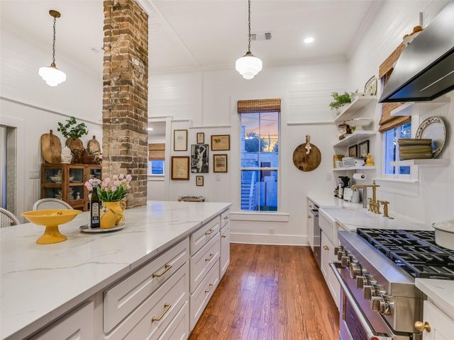 107 NE 4th ST, Smithville, TX 78957