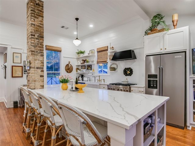 107 NE 4th ST, Smithville, TX 78957