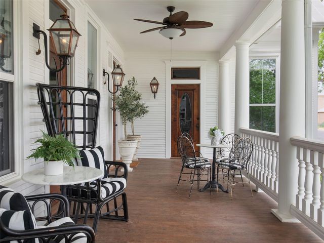 107 NE 4th ST, Smithville, TX 78957