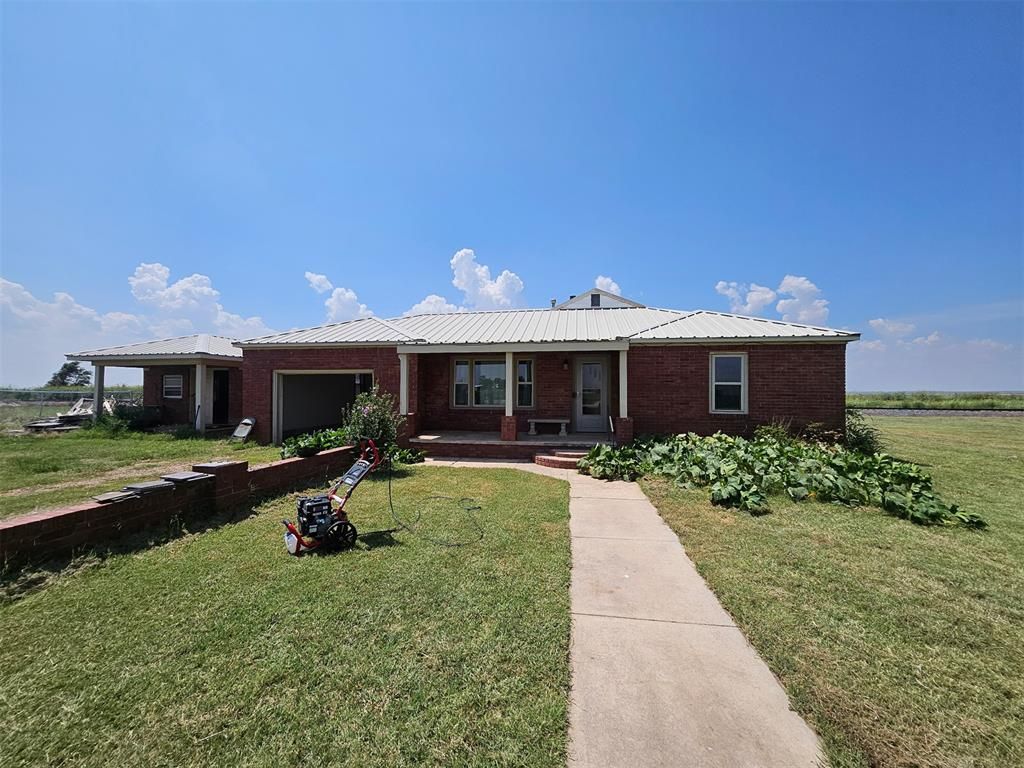 15267 US HWY 283, Blair, OK 7326