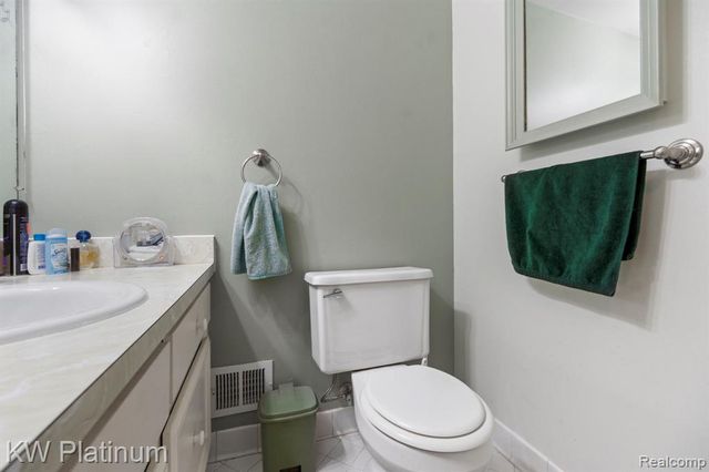 37619 Charter Oaks Boulevard, Clinton Township, MI 48036