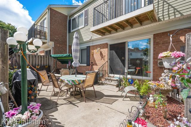 37619 Charter Oaks Boulevard, Clinton Township, MI 48036