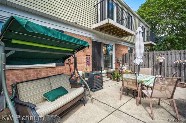 37619 Charter Oaks Boulevard, Clinton Township, MI 48036