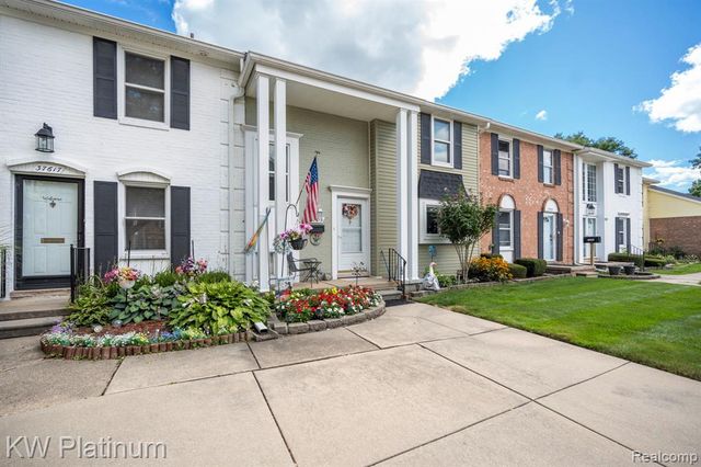 37619 Charter Oaks Boulevard, Clinton Township, MI 48036