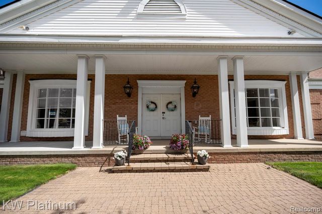 37619 Charter Oaks Boulevard, Clinton Township, MI 48036