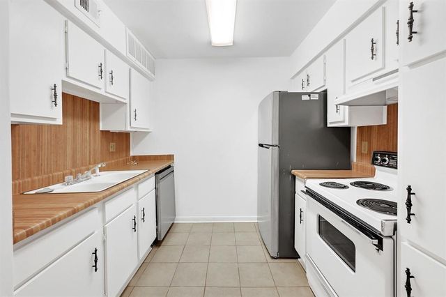 845 Augusta Drive 41, Houston, TX 77057