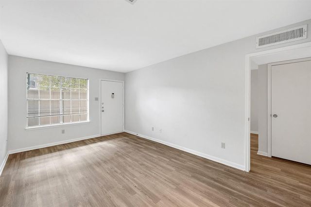 845 Augusta Drive 41, Houston, TX 77057