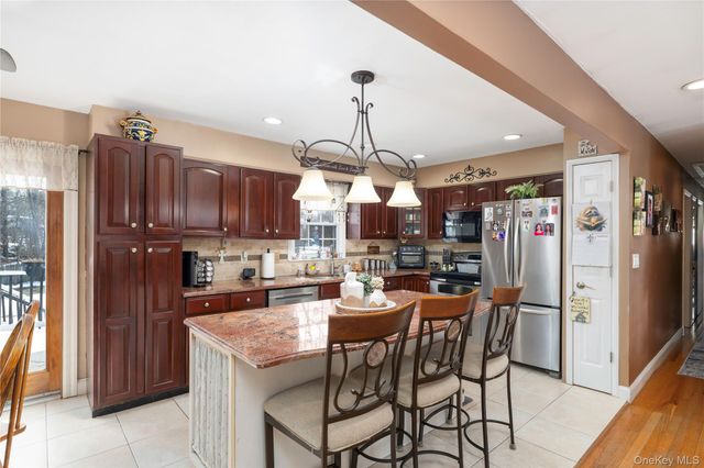 5 Orange Court, Wappingers Falls, NY 12590