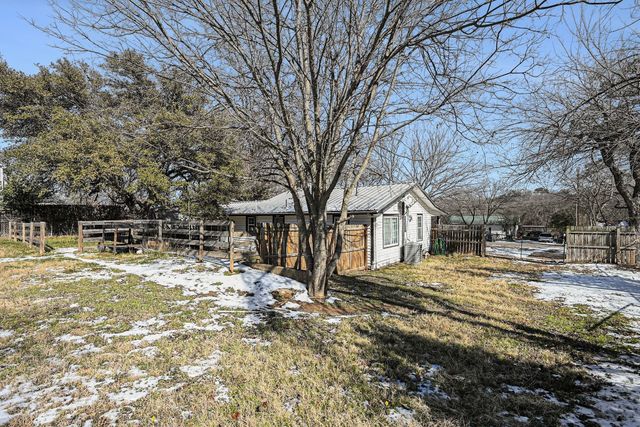 629 Alameda Road, Azle, TX 76020