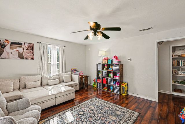 629 Alameda Road, Azle, TX 76020