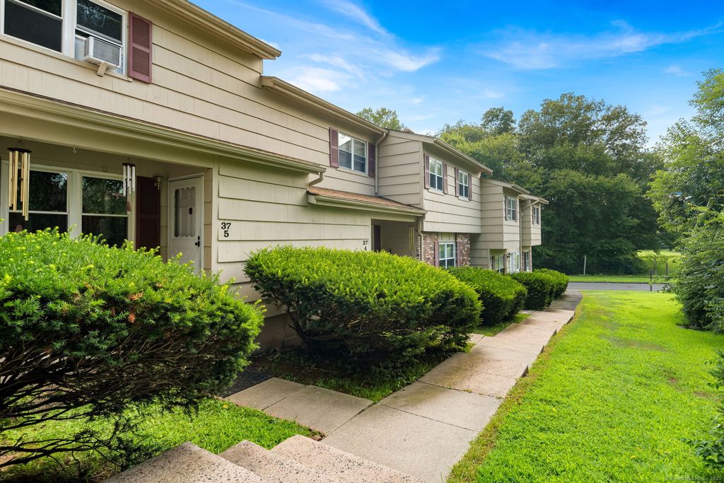 37 Lantern Park Drive 5, Naugatuck, CT 06770