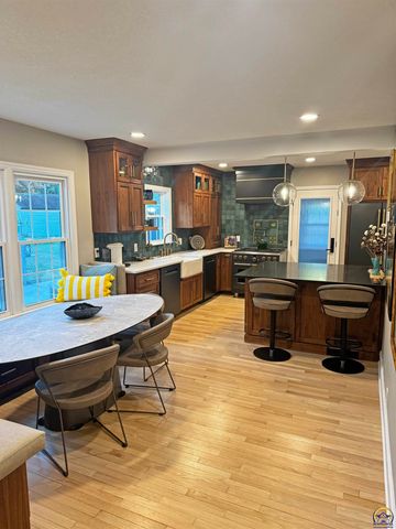 1731 SW Randolph AVE, Topeka, KS 66604