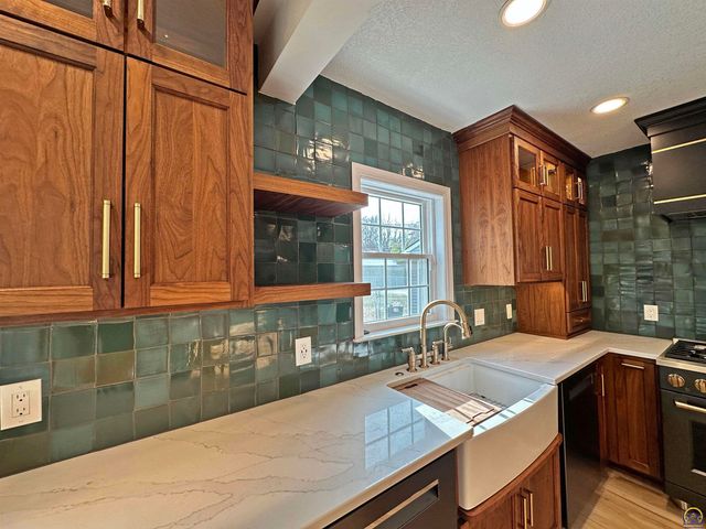 1731 SW Randolph AVE, Topeka, KS 66604