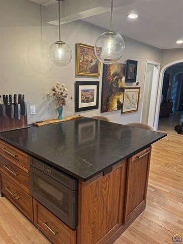 1731 SW Randolph AVE, Topeka, KS 66604