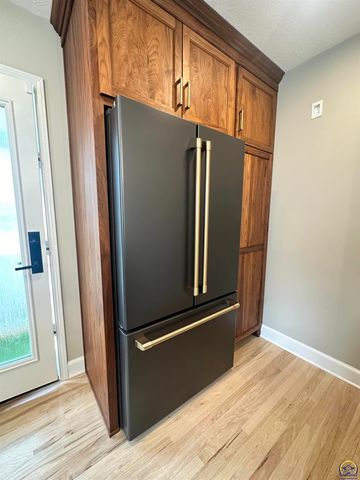 1731 SW Randolph AVE, Topeka, KS 66604