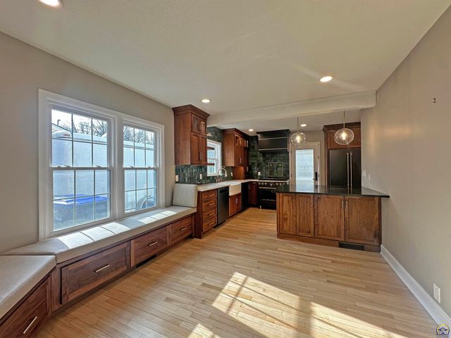 1731 SW Randolph AVE, Topeka, KS 66604