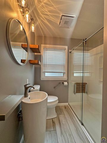 1731 SW Randolph AVE, Topeka, KS 66604