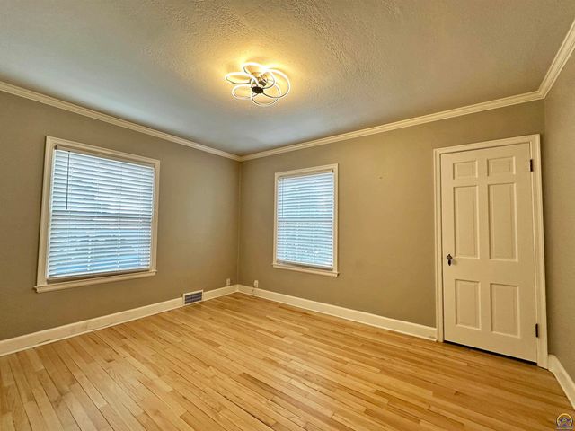 1731 SW Randolph AVE, Topeka, KS 66604