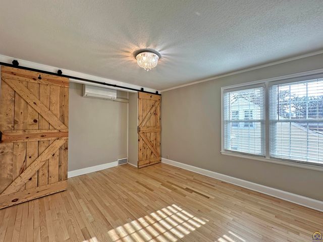 1731 SW Randolph AVE, Topeka, KS 66604