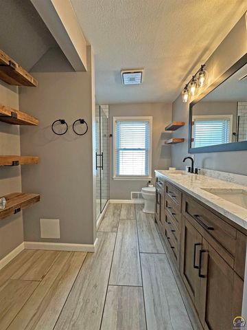 1731 SW Randolph AVE, Topeka, KS 66604