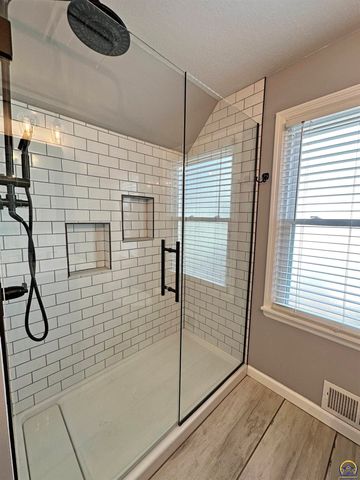 1731 SW Randolph AVE, Topeka, KS 66604