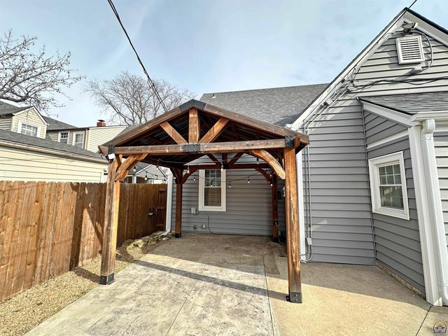 1731 SW Randolph AVE, Topeka, KS 66604