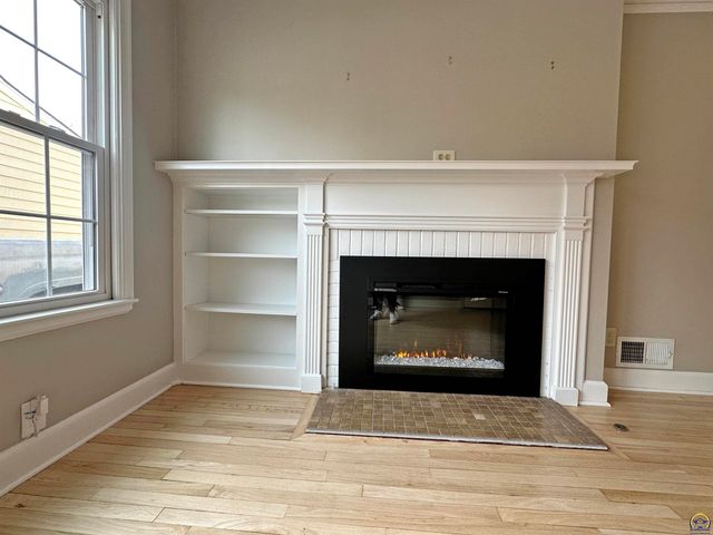 1731 SW Randolph AVE, Topeka, KS 66604