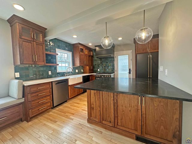 1731 SW Randolph AVE, Topeka, KS 66604