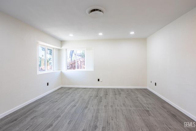 1112 San Vicente Drive, Bakersfield, CA 93307