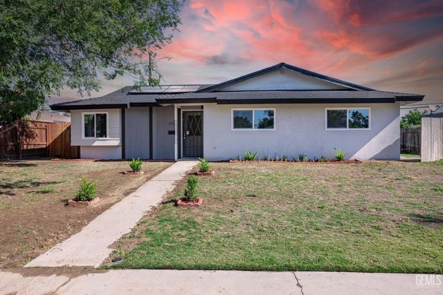 1112 San Vicente Drive, Bakersfield, CA 93307