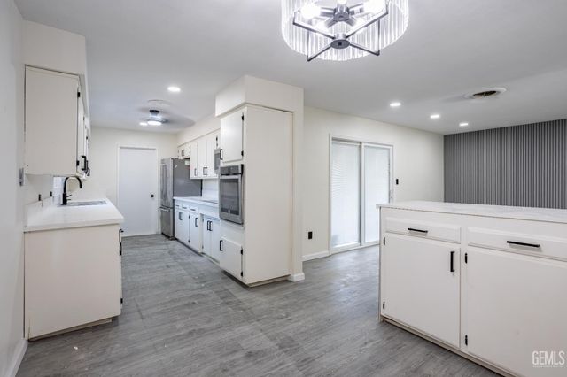 1112 San Vicente Drive, Bakersfield, CA 93307