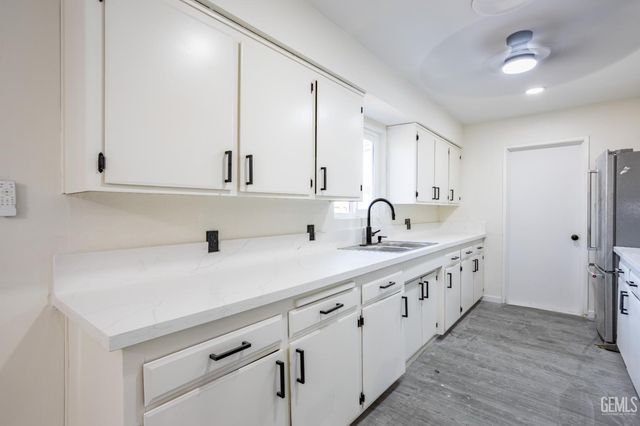 1112 San Vicente Drive, Bakersfield, CA 93307