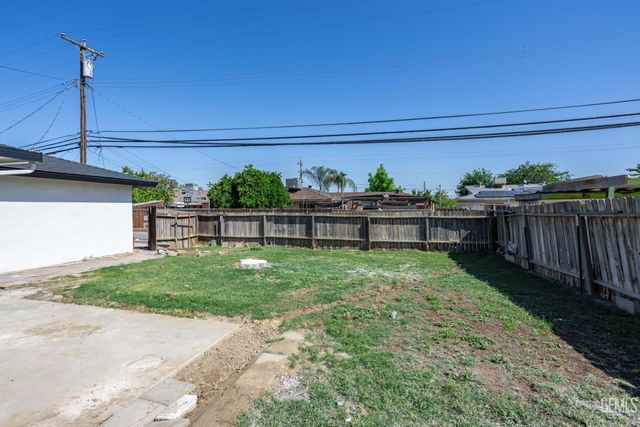 1112 San Vicente Drive, Bakersfield, CA 93307