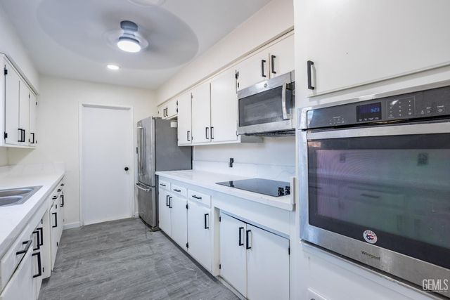 1112 San Vicente Drive, Bakersfield, CA 93307