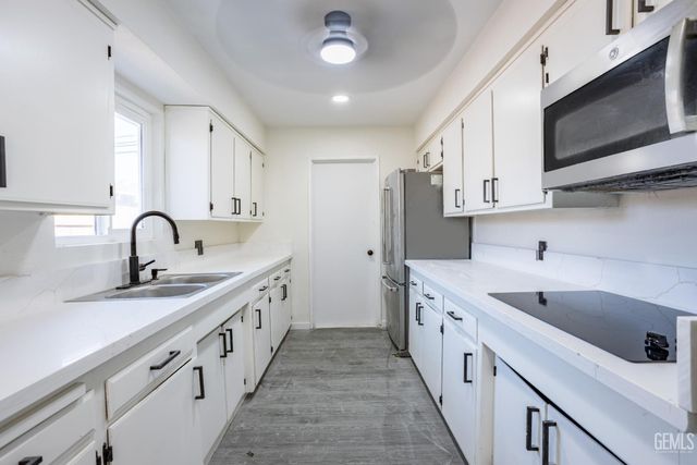 1112 San Vicente Drive, Bakersfield, CA 93307