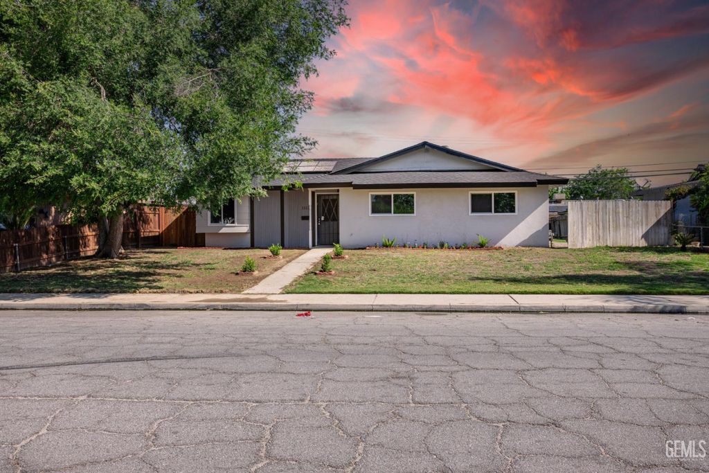 1112 San Vicente Drive, Bakersfield, CA 93307